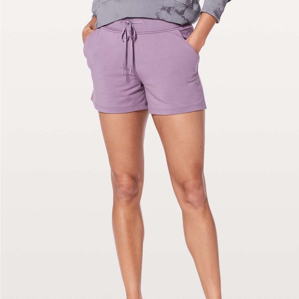 Lululemon Every Moment Short *3.5"
Vintage Quartz